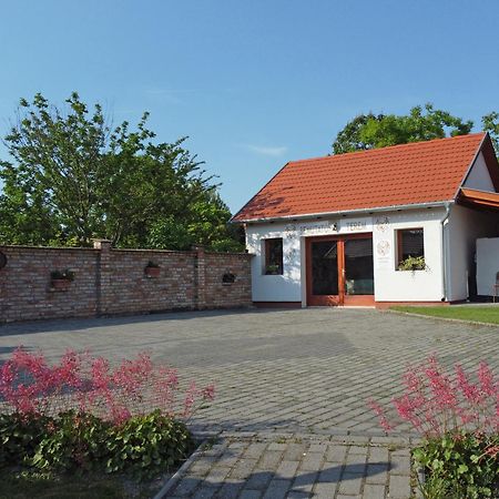 Fuezesi Papa Vendeghaza Hotel Harta Buitenkant foto