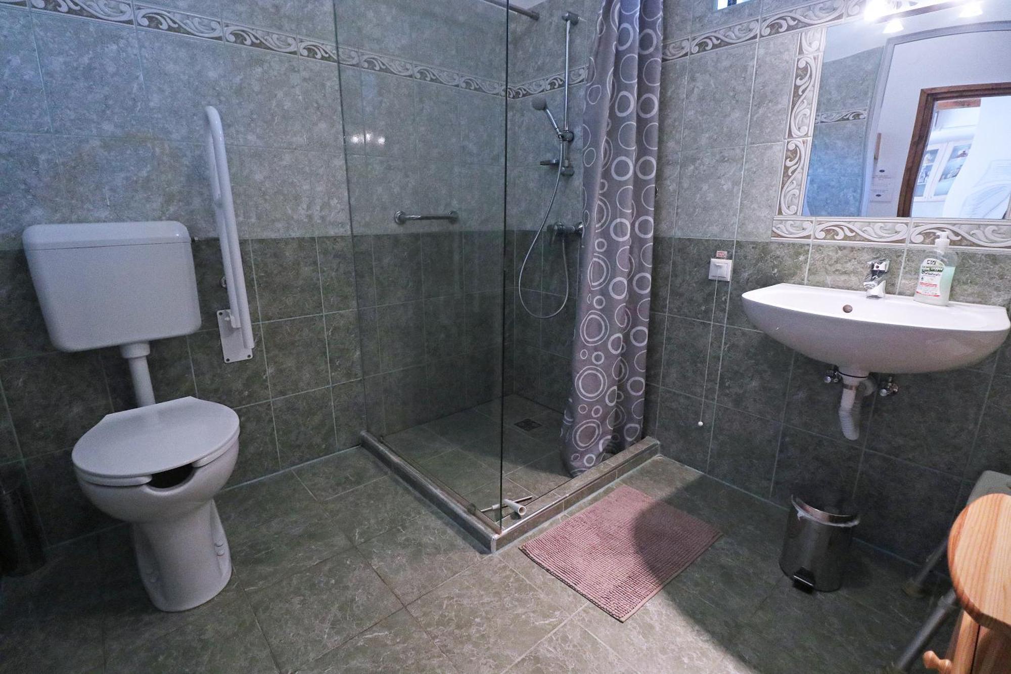 Fuezesi Papa Vendeghaza Hotel Harta Buitenkant foto